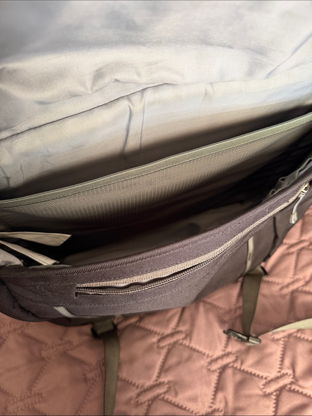 Patagonia Black Messenger Bag - Picture 3 of 6